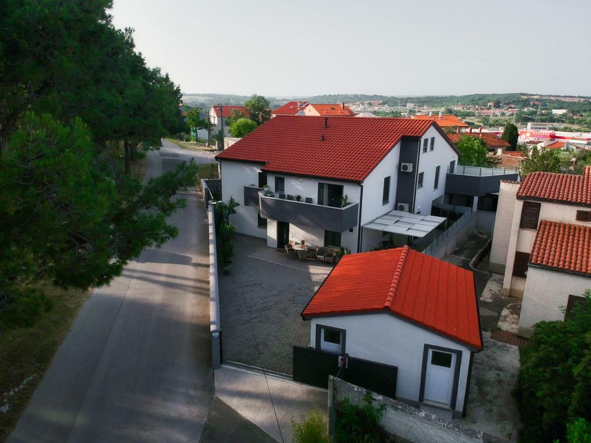 Apartman Nebo Pula Exterior foto