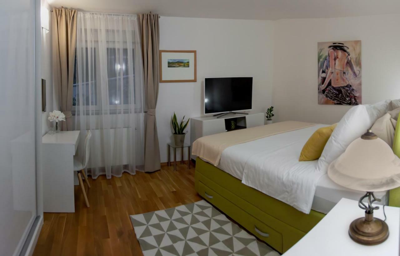 Apartman Nebo Pula Exterior foto